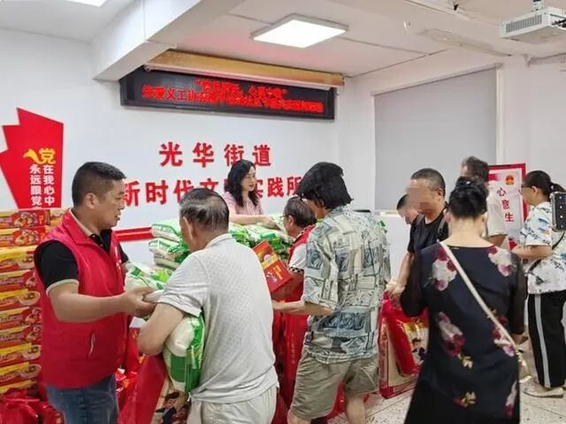 善舉暖心！汕頭龍湖關愛義工節前慰問步履忙