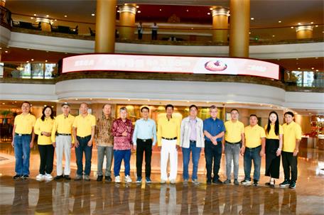 熱烈歡迎新加坡高級作家代表團蒞臨潮汕文學院指導交流